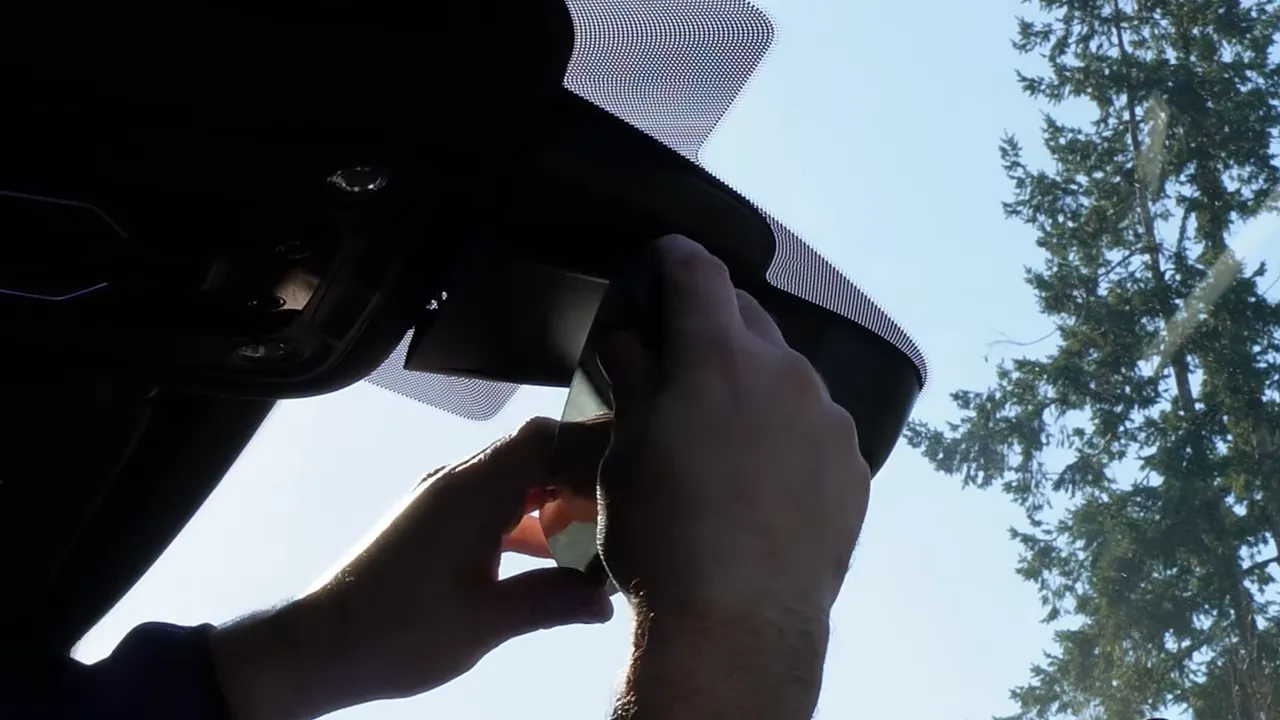 Rearview mirror housing being pulled down and separated from mount on Audi A5