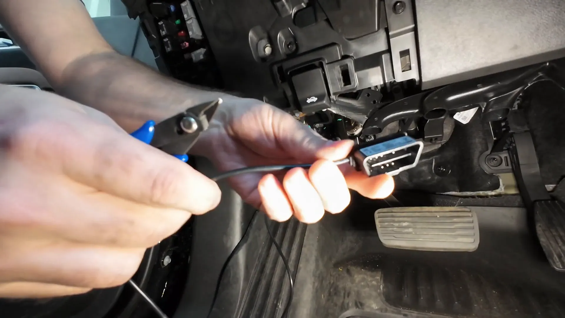 Hardwiring dash cam using OBD2 cable and direct wiring