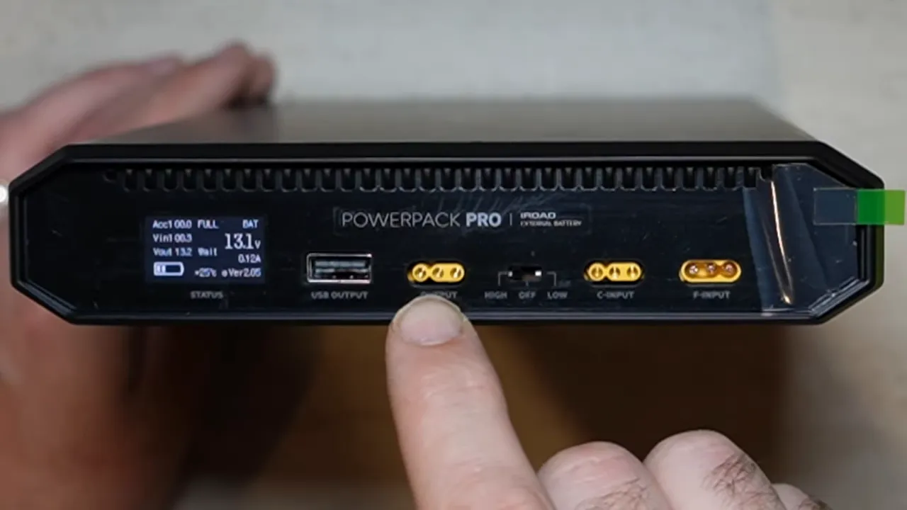 iRoad Powerpack Pro 15 LCD display and output ports on front panel