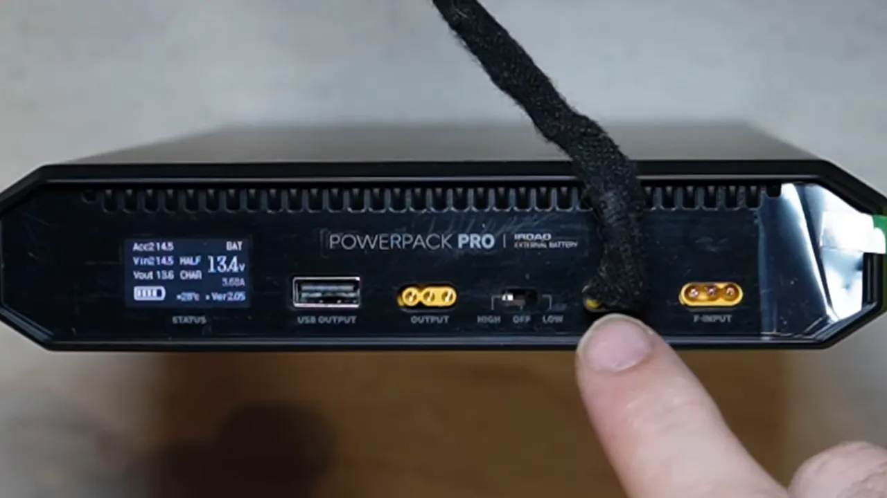 iRoad Powerpack Pro 15 panel showing Low/High switch and charging indicator