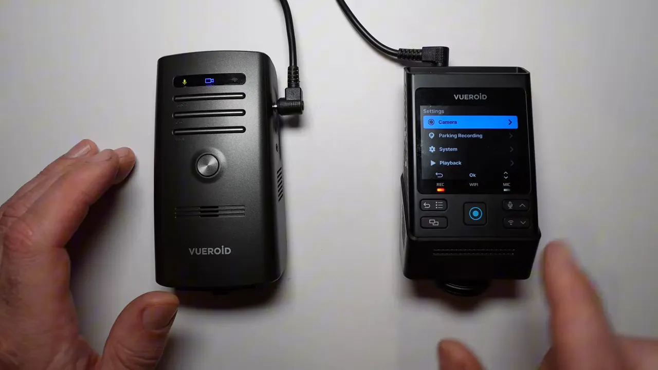 D22 beside an S1 displaying its settings menu