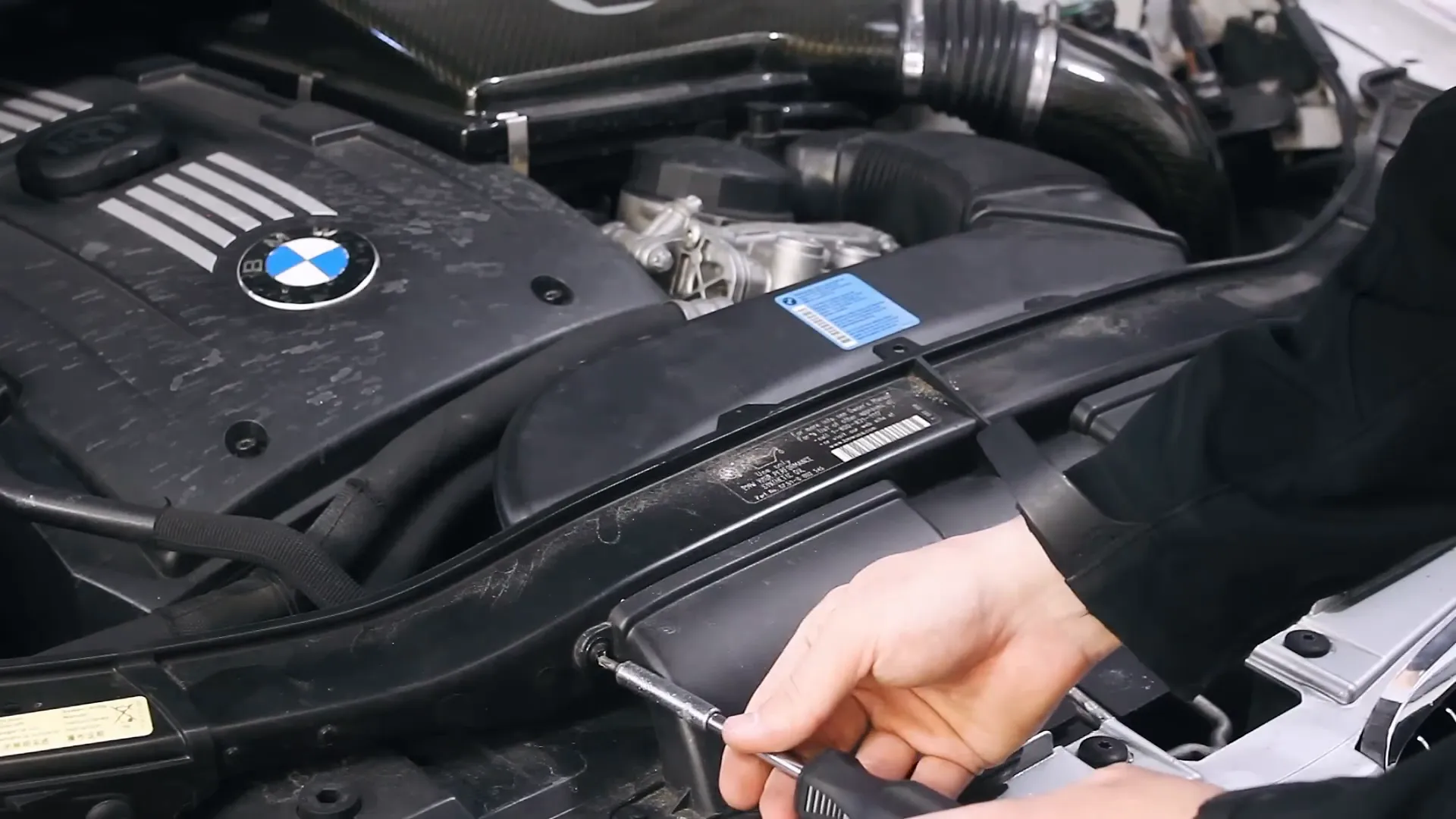 Removing the air snorkel from the BMW