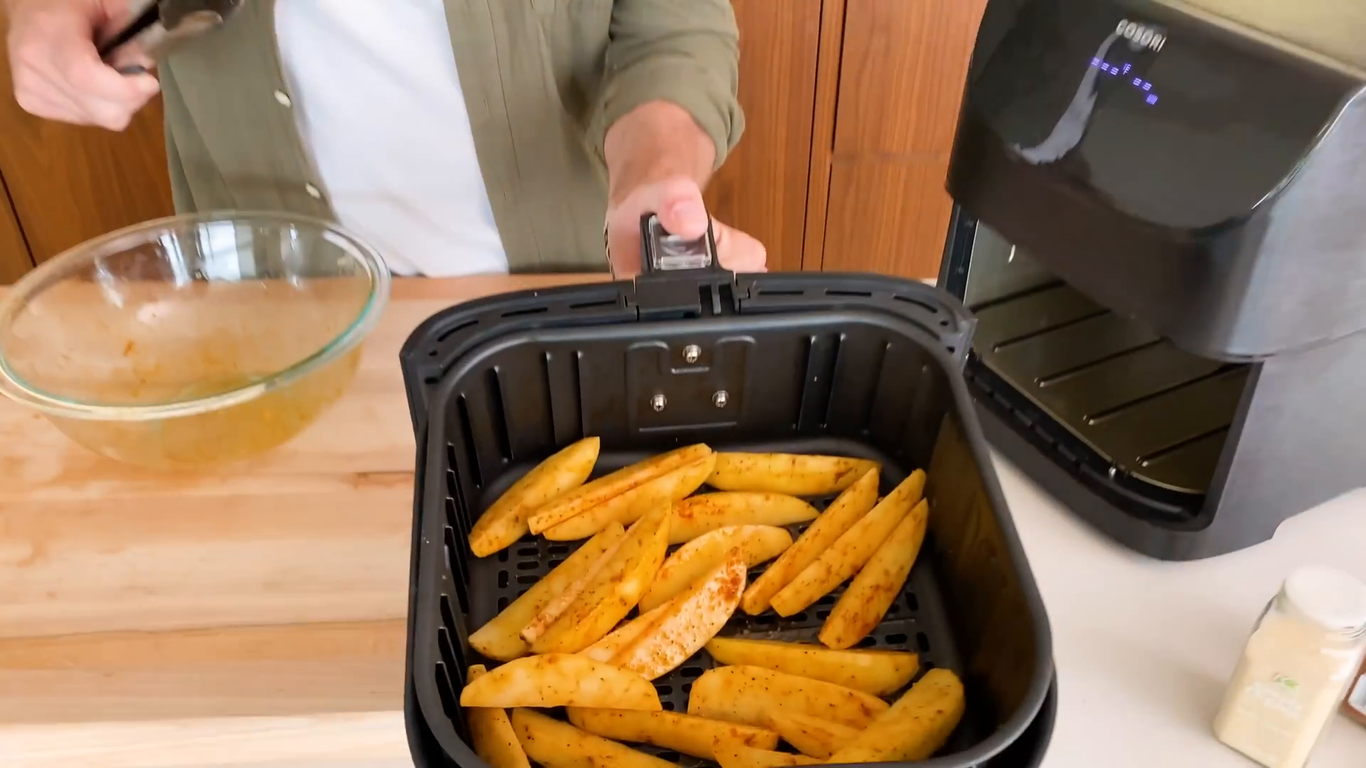 Potato wedges in the air fryer