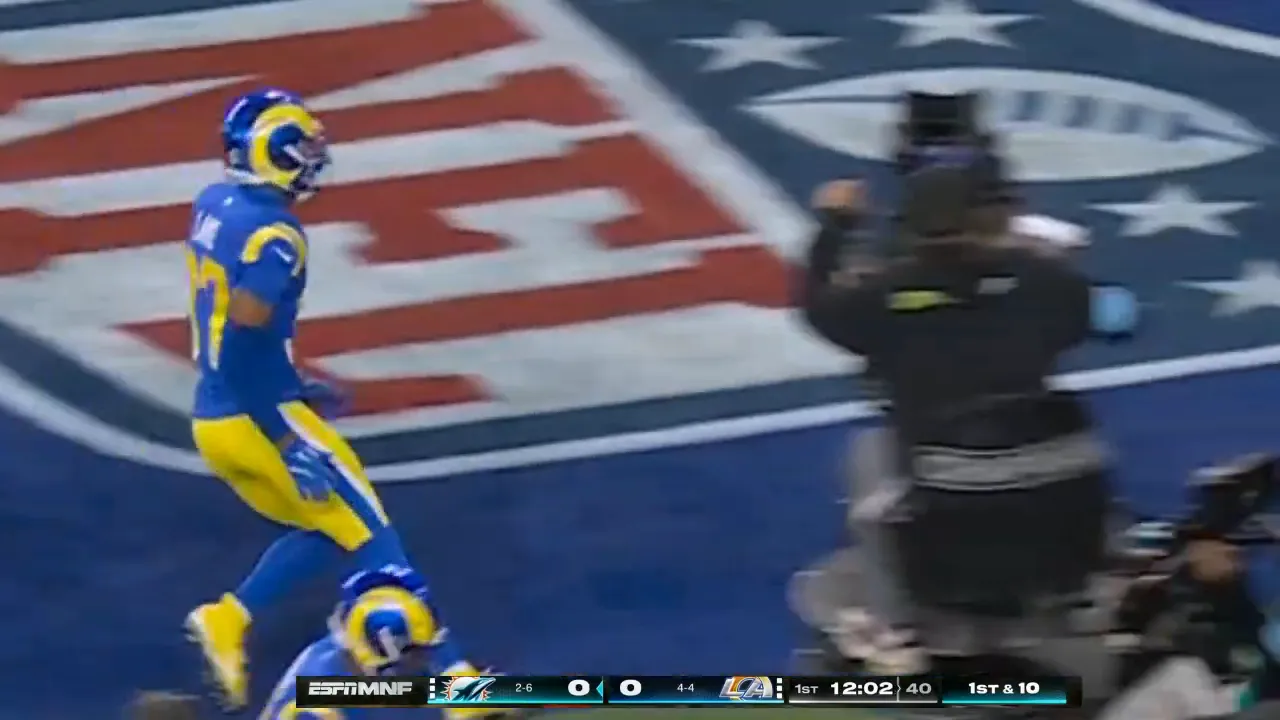 Dolphins vs Rams: A Thrilling NFL Showdown 4 Malik Washington scores a touchdown