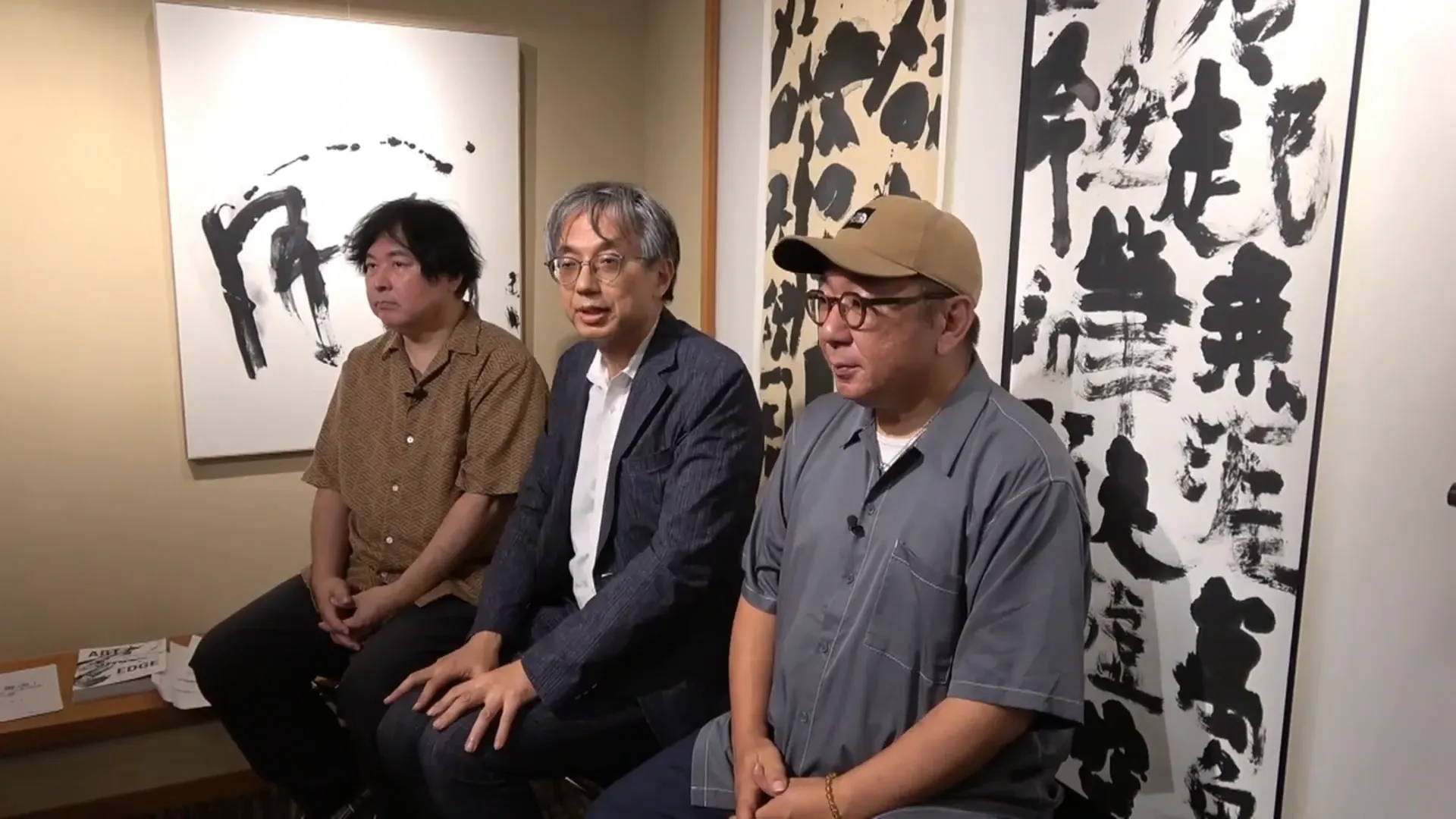 クロージングの挨拶、トークショー終了の場面