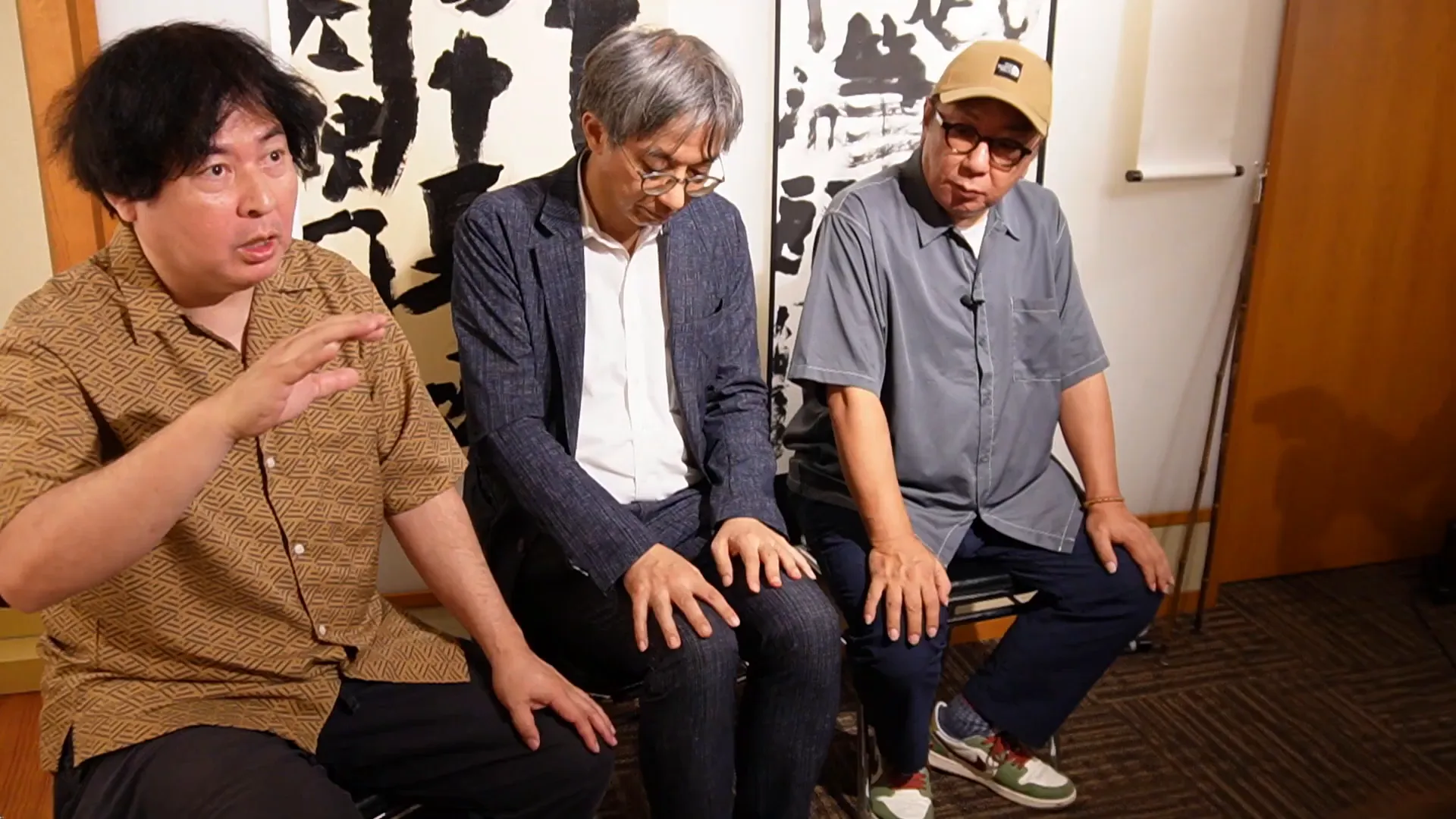 山本尚志氏が作品『そこ』について語る場面