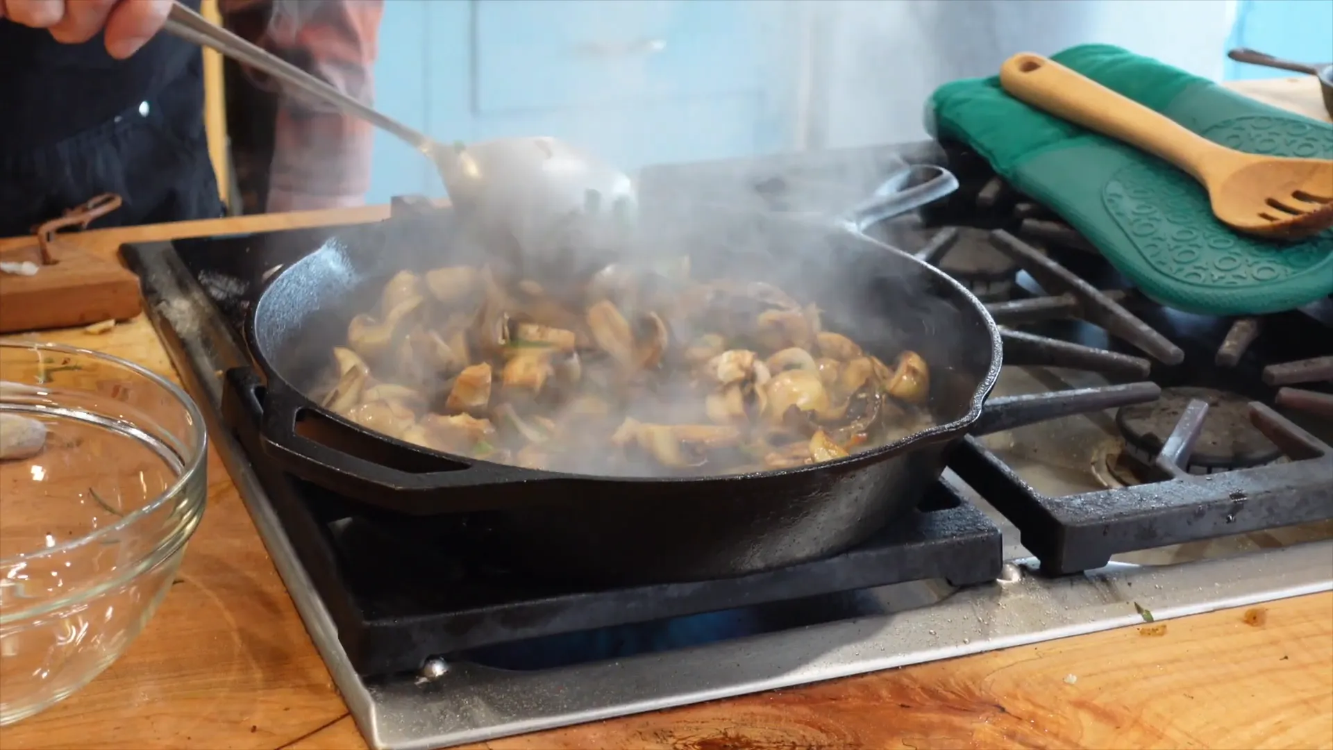 Cooking garlic mushrooms