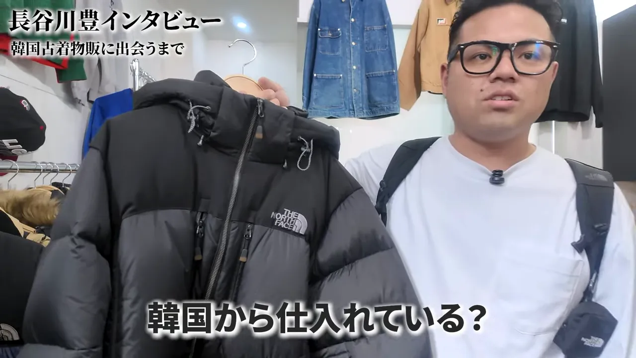 韓国で安く仕入れたダウンジャケットを紹介する場面