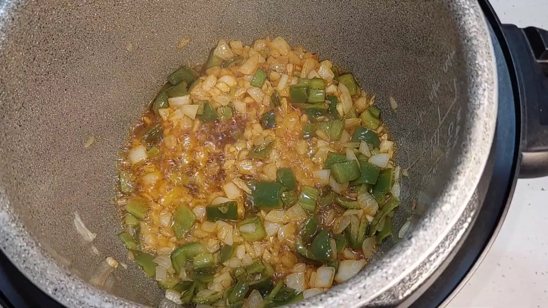 Sofrito de cebolla, ajo y pimiento