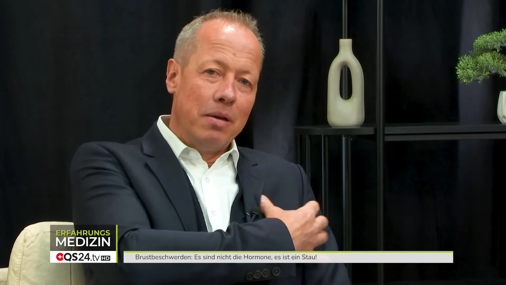 Selbsttest in der Achsel: Hautfalte anheben