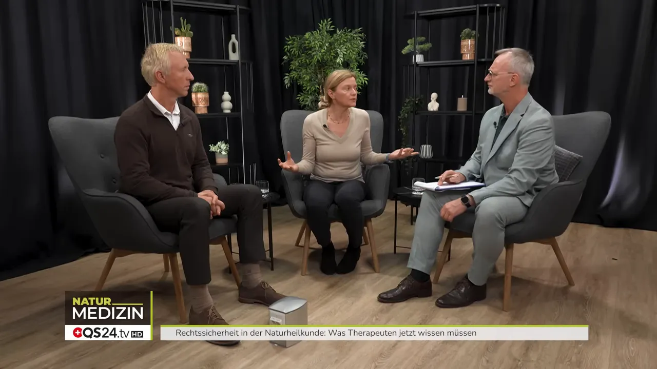 Studio-Interview bei QS24 mit Experten zum Thema rechtssichere Kommunikation in der Naturheilkunde
