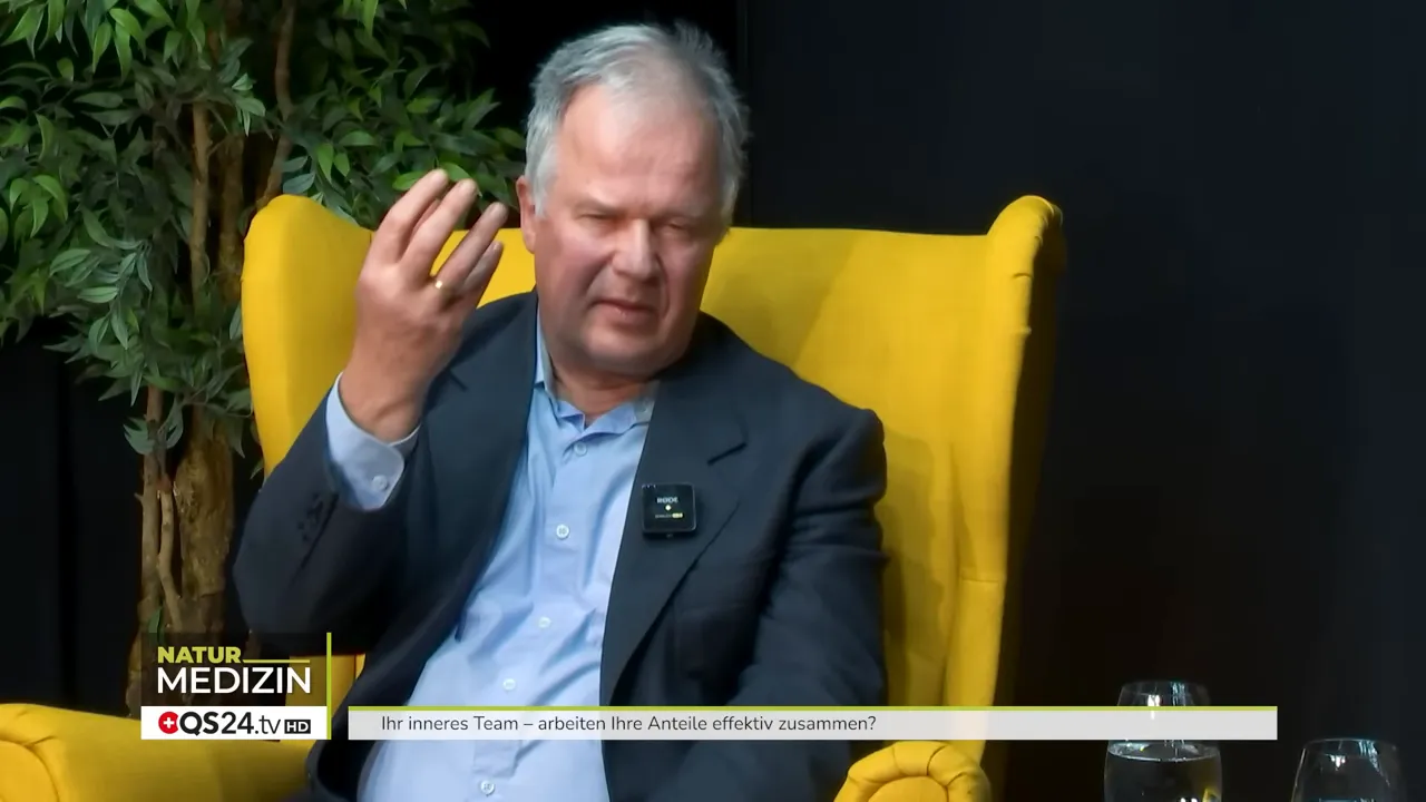 Prof. Hempel spricht über tiefenhypnotische Methoden