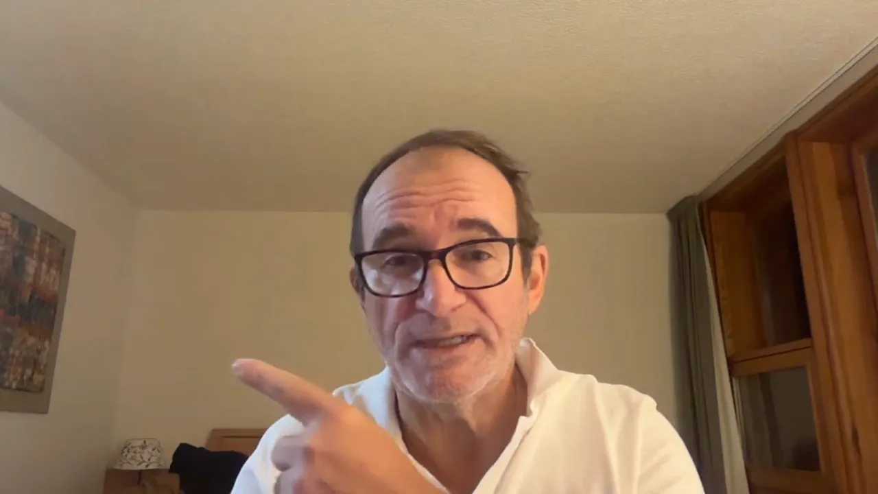 Hinweis auf Fragenmöglichkeit in der Akademie und Chat-Option