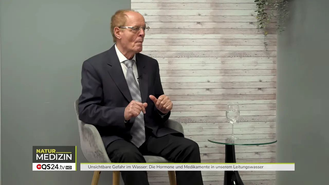 Unsichtbare Gefahr im Wasser - Interview mit Dr. Dr. Jordan Petrow, Arzt und Wissenschaftler 3 Vorführung: Umkehrosmose als Lösung gegen Schadstoffe und Bakterien