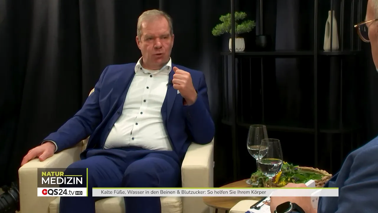 Meisterwurz-Tinktur: Tropfen in warmer Flüssigkeit