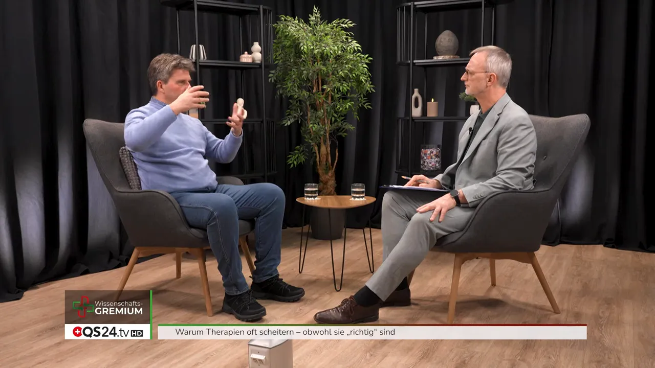 Zwei Experten im Studio-Setting im Gespräch über warum Therapien trotz Richtigkeit scheitern können