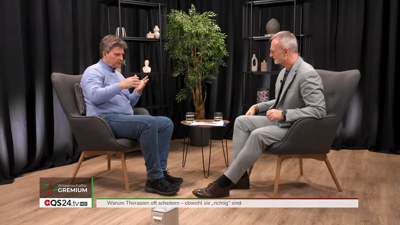 Gespräch im Studio über Basistherapie statt reine Symptomkontrolle