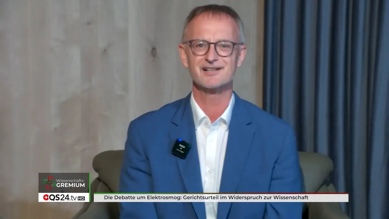Moderator stellt das Thema Elektrosmog vor
