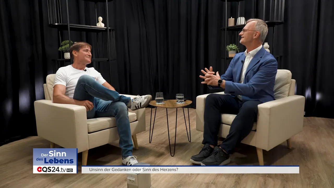 Alexander Glogg begrüsst Dr. Thomas Doell im Studio