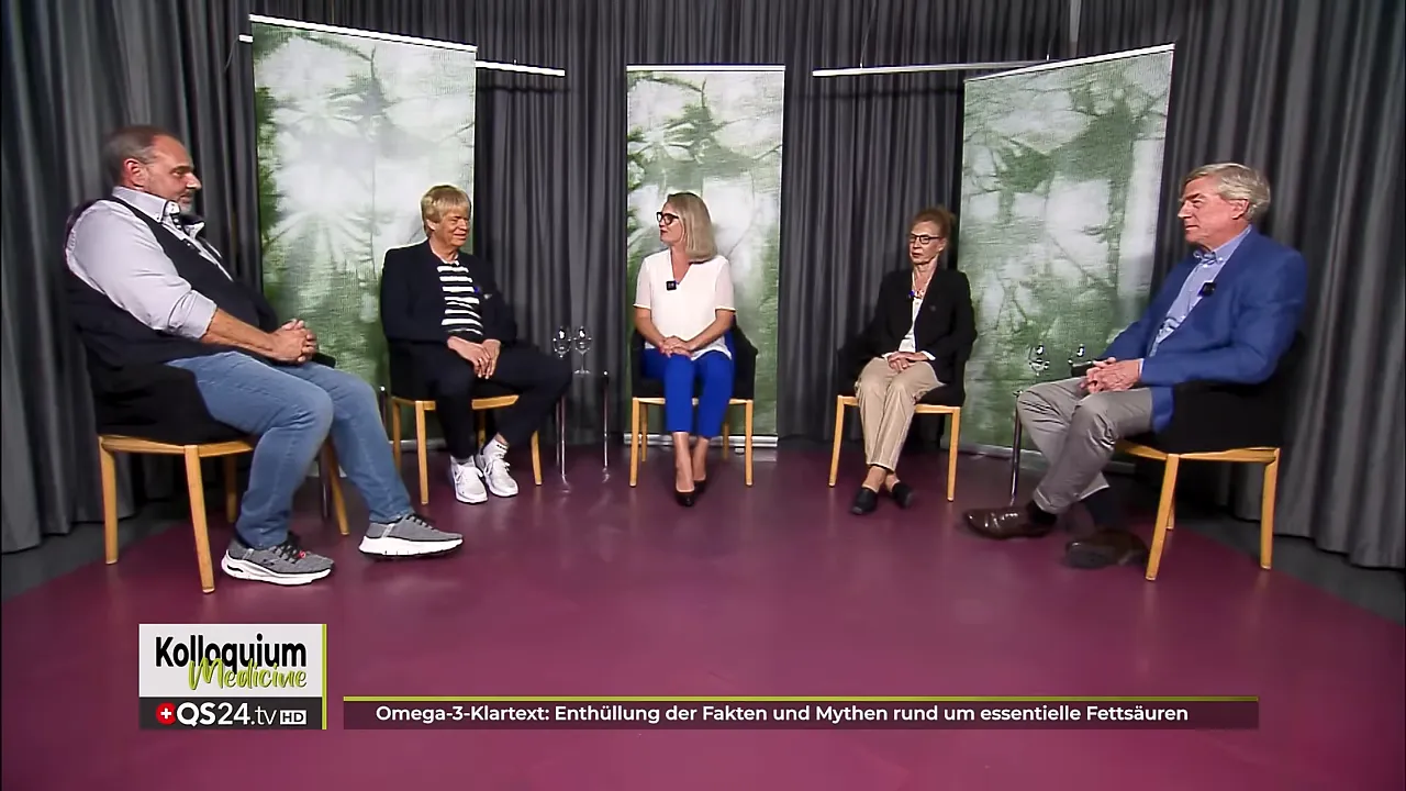 Weitwinkelaufnahme der Expertenrunde mit fünf Teilnehmenden im Halbkreis