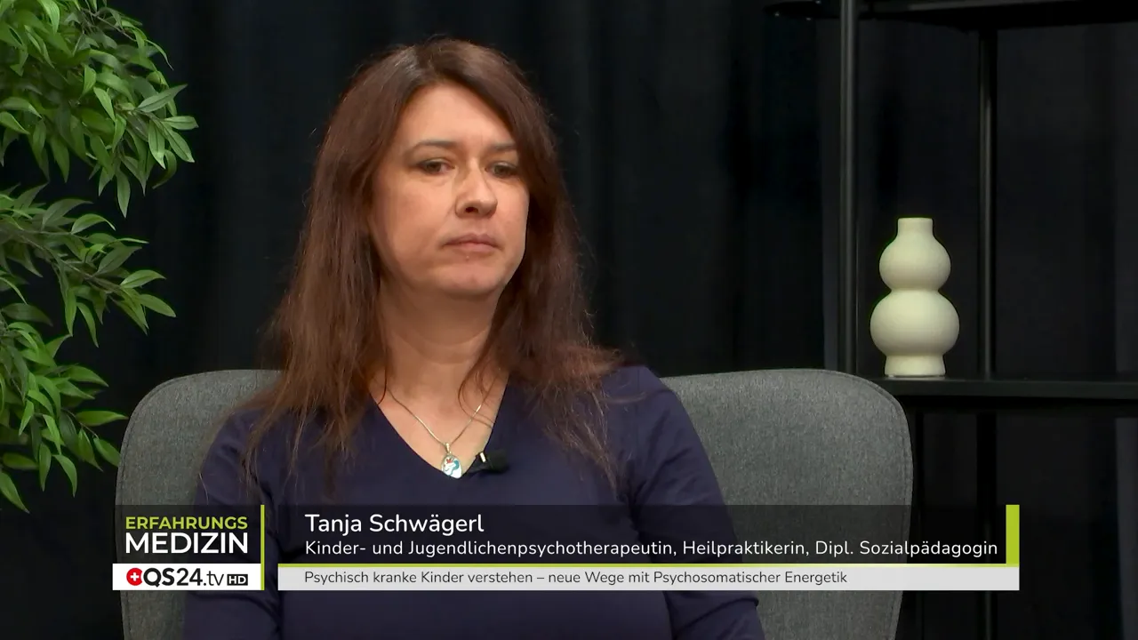 Tanja erklärt ihre Ausbildung und Praxisarbeit