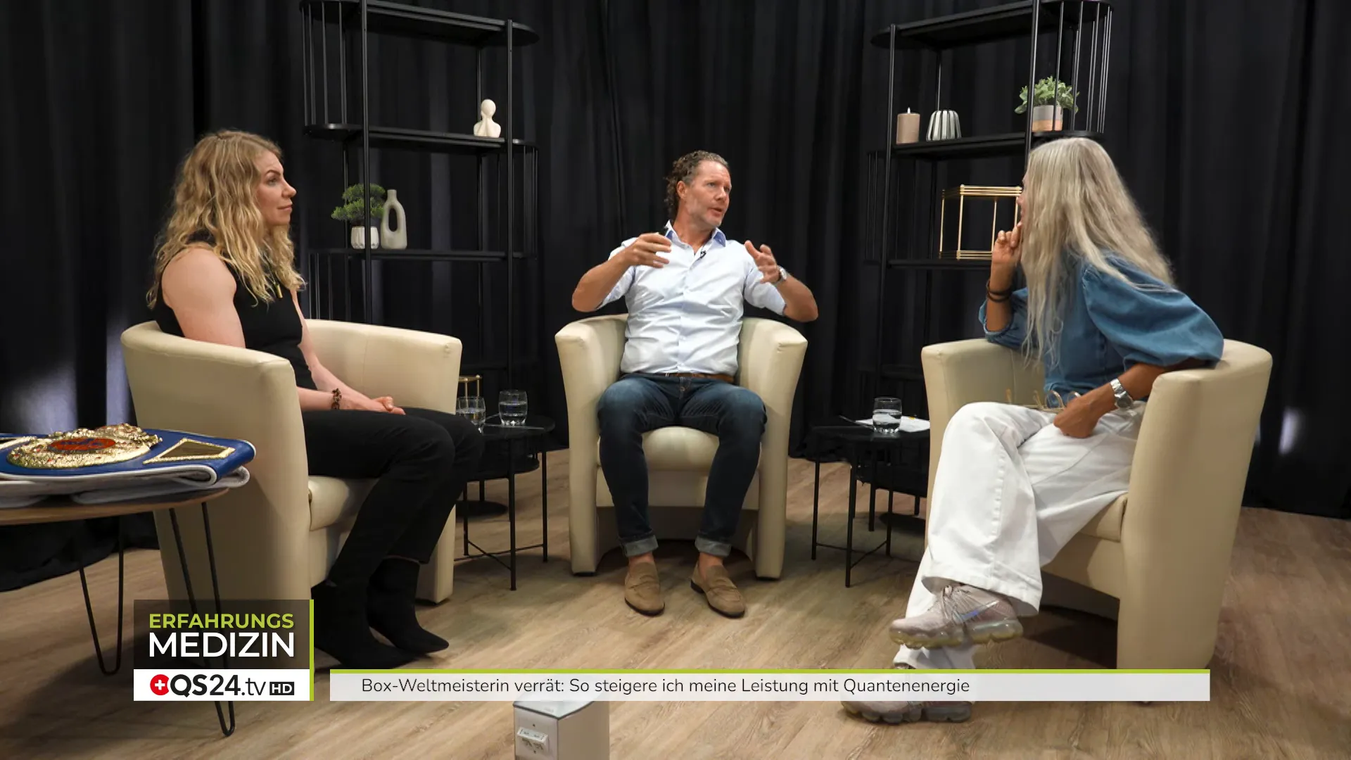 Gerät im Wohnzimmer: erzeugt lokales Feld, das Räume harmonisieren kann