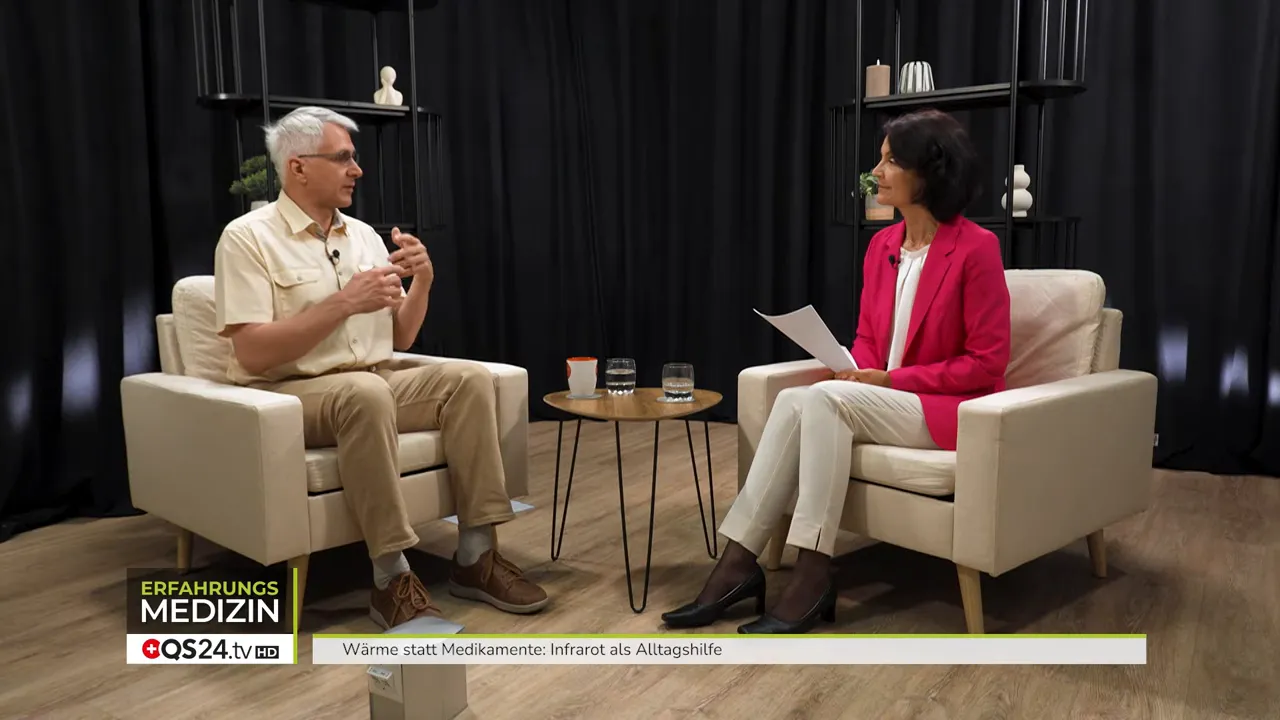 Wärme statt Medikamente - Interview mit Kurt Allenspach, Infrarot-Experte 1 Zweiszenenaufnahme: Moderatorin und Experte im Interview-Set