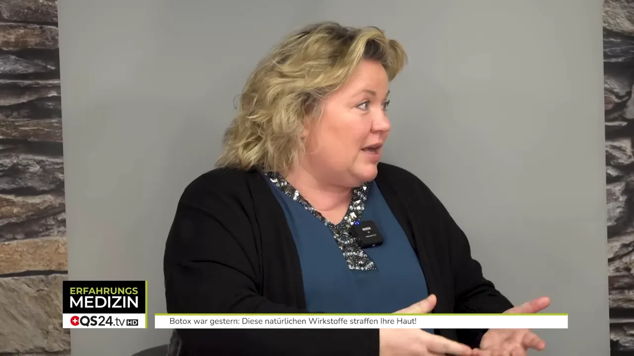 Helena Paulus in Seitenansicht gestikulierend, erklärt Wirkstoff-Kombinationen