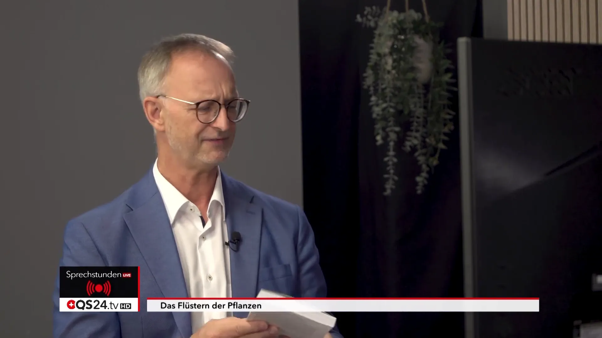 Peter Emmrich präsentiert sein neues Buch über Wildkräuter und Urtinkturen