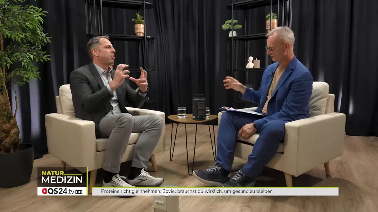 Herstellungsverfahren: Hydrolyse reduziert den Rohstoff zur reinen Peptidkette