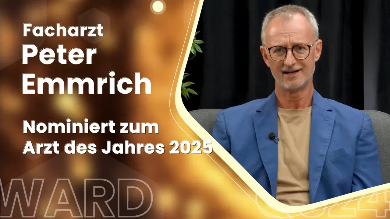 Sitzender Interviewgast im blauen Sakko neben der Einblendung ‚Nominiert zum Arzt des Jahres 2025‘; klare, scharfe Studioaufnahme.