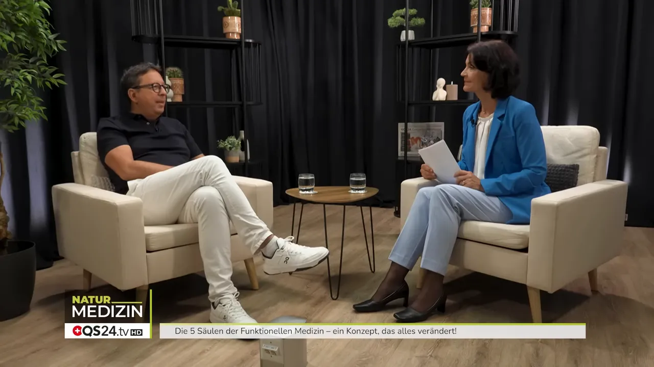 Dr. Stomjenovic erklärt die Gründung seiner Akademie