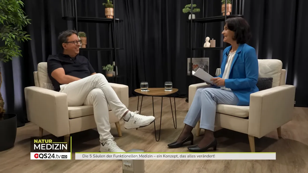 Dr. Goran Stomjenovic im Gespräch mit Moderatorin Silvia Müller