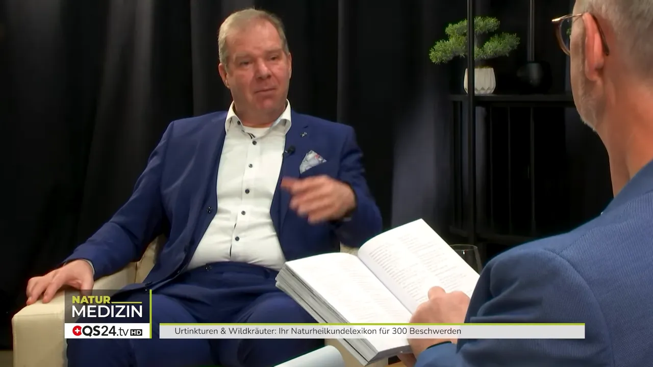 Über Urtinkturen, Wildkräuter und Ihre Hausapotheke - Interview mit Peter Emmrich, M.A., Arzt, Biologe und Autor 1 Buchseite: Symptome A bis Z und Tinkturen