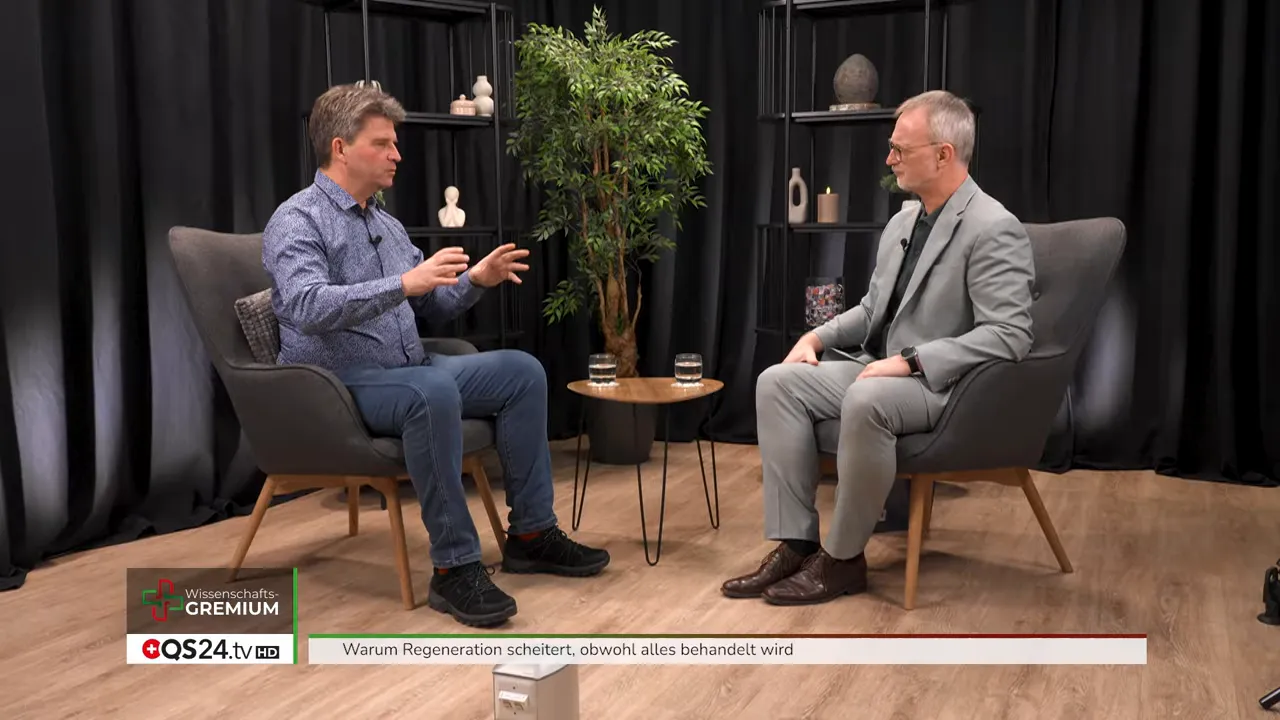 Zwei Gesprächspartner im Studio über Regeneration und die Rolle von Mitochondrien