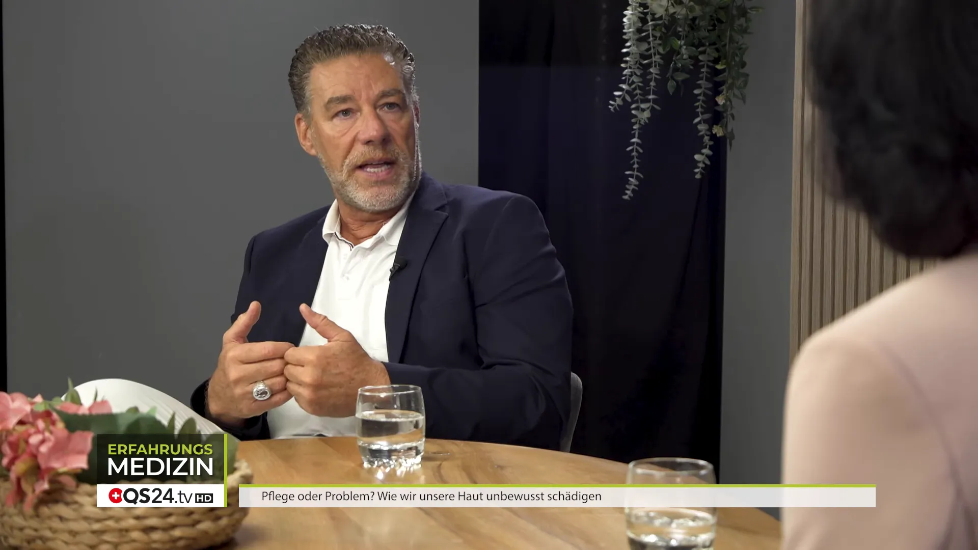 Menschen teilen praktische Erfahrungen auf PeopleMaker