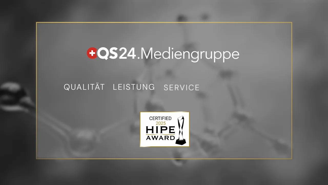 QS24.Mediengruppe Logo mit Schriftzug 'Qualität Leistung Service' und HIPE Award-Zertifikat