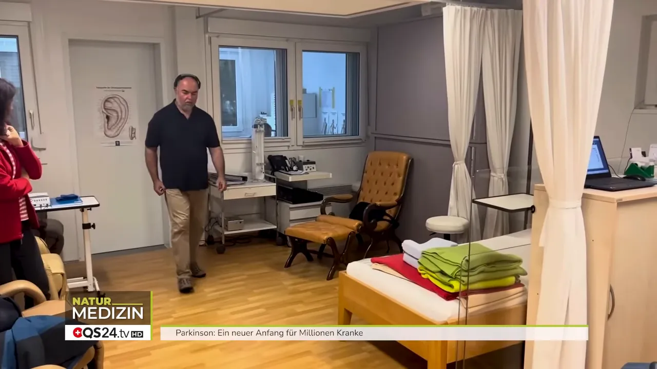 Stefan vor und nach 10 Minuten tDCS-Therapie: Gangbild verbessert.