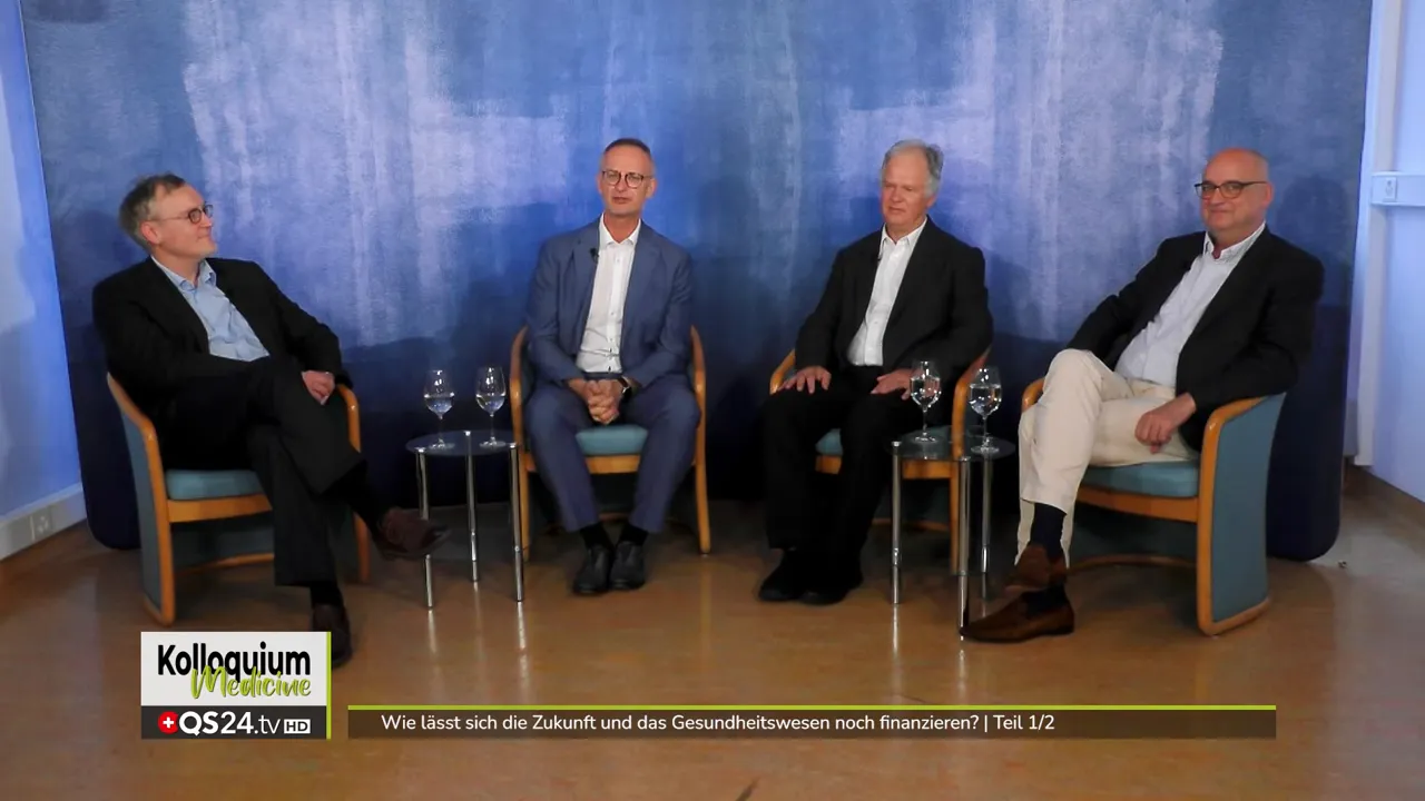 Moderator Alexander Glogg stellt die Experten vor