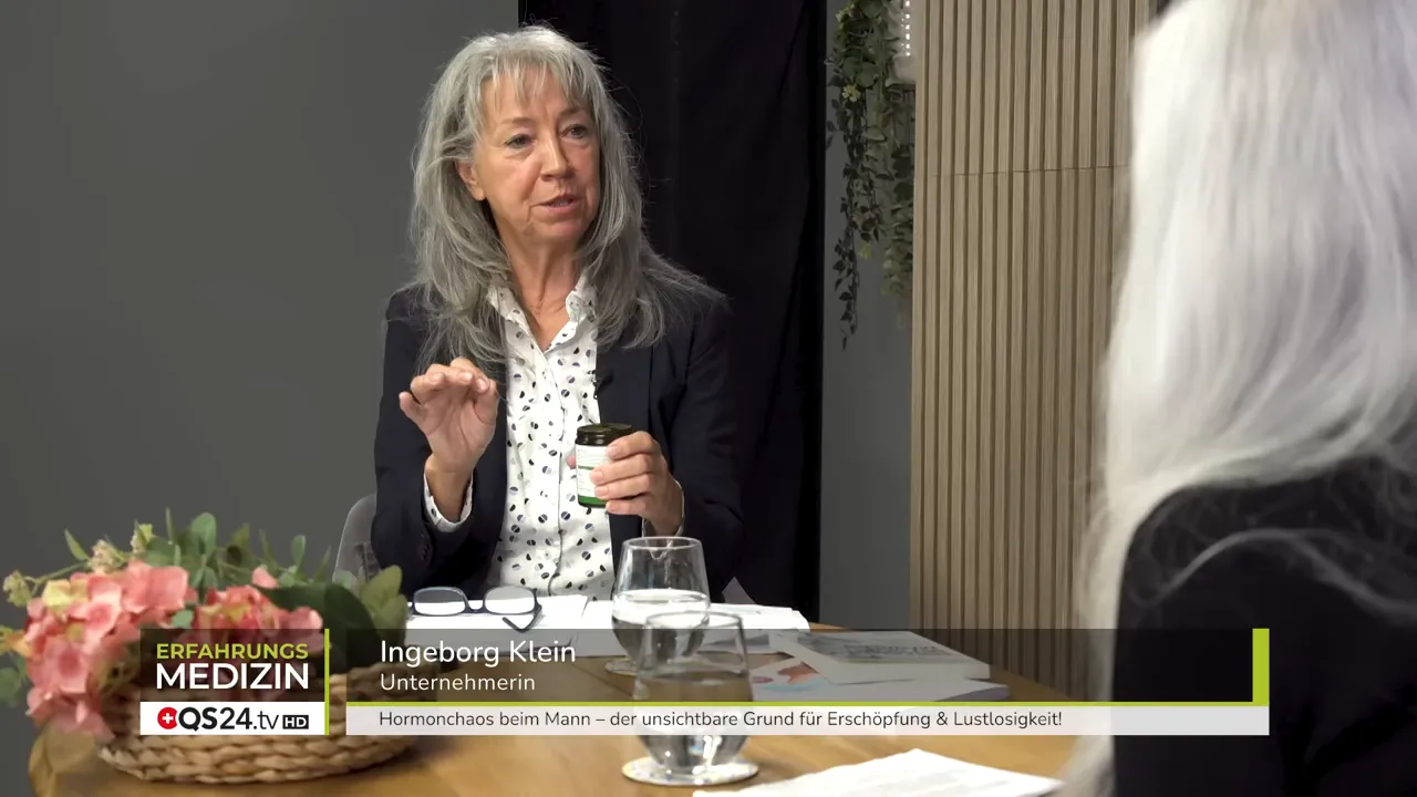 Expertin erklärt Produktanwendung mit Dose im Interview