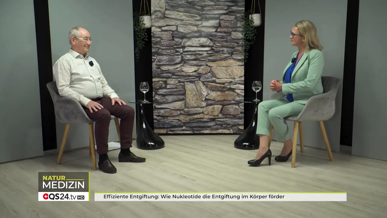 Moderatorin stellt das Thema Entgiftung und Nukleotide vor