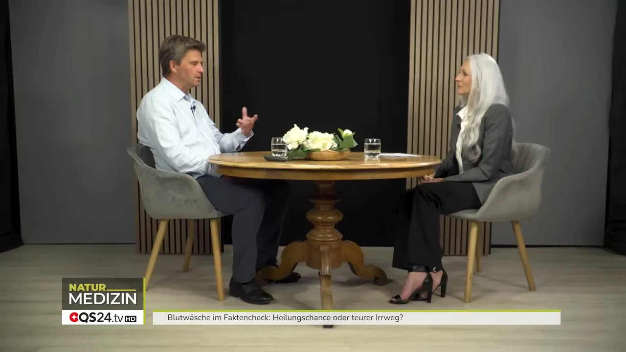 Interview im Studio mit Fokus auf professionelle Begleitung von Entgiftung und Blutwäsche