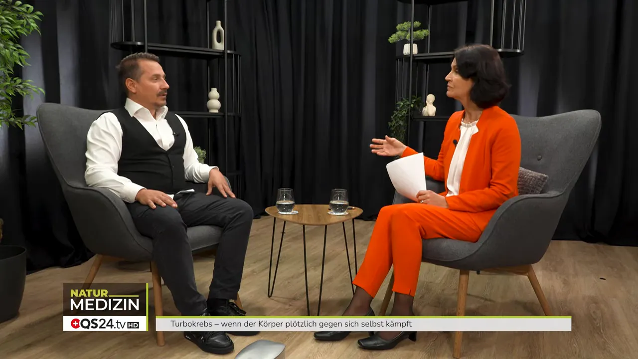 Moderatorin und Martin Krupitza im Studiointerview über Blutreinigung