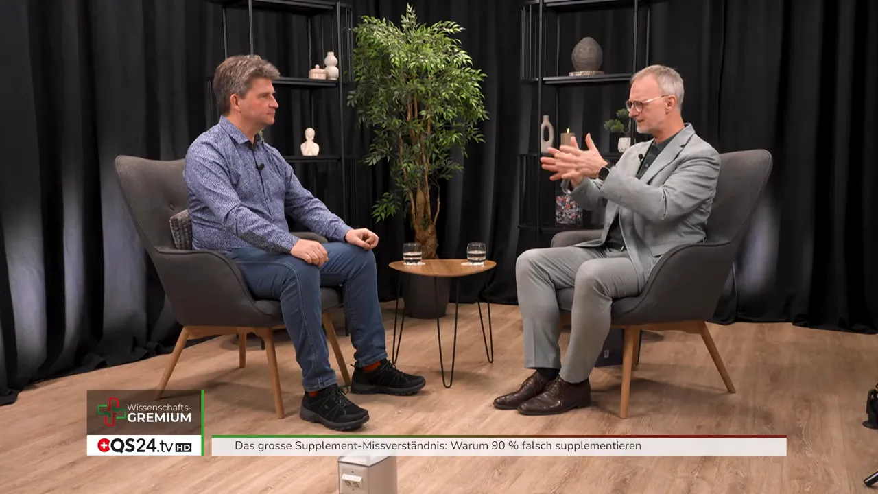 Weitwinkliger Interview-Screenshot: zwei Gesprächspartner über Supplemente als System im Studio