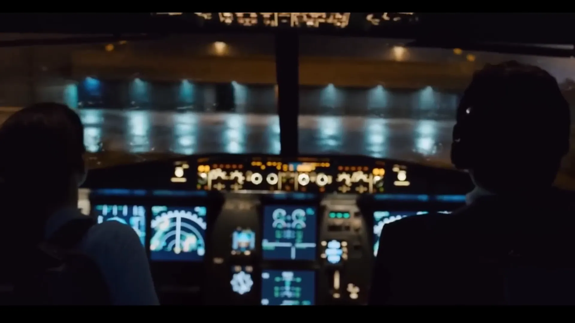 Passageiros lutando para sobreviver dentro do avião em Dentro da Noite