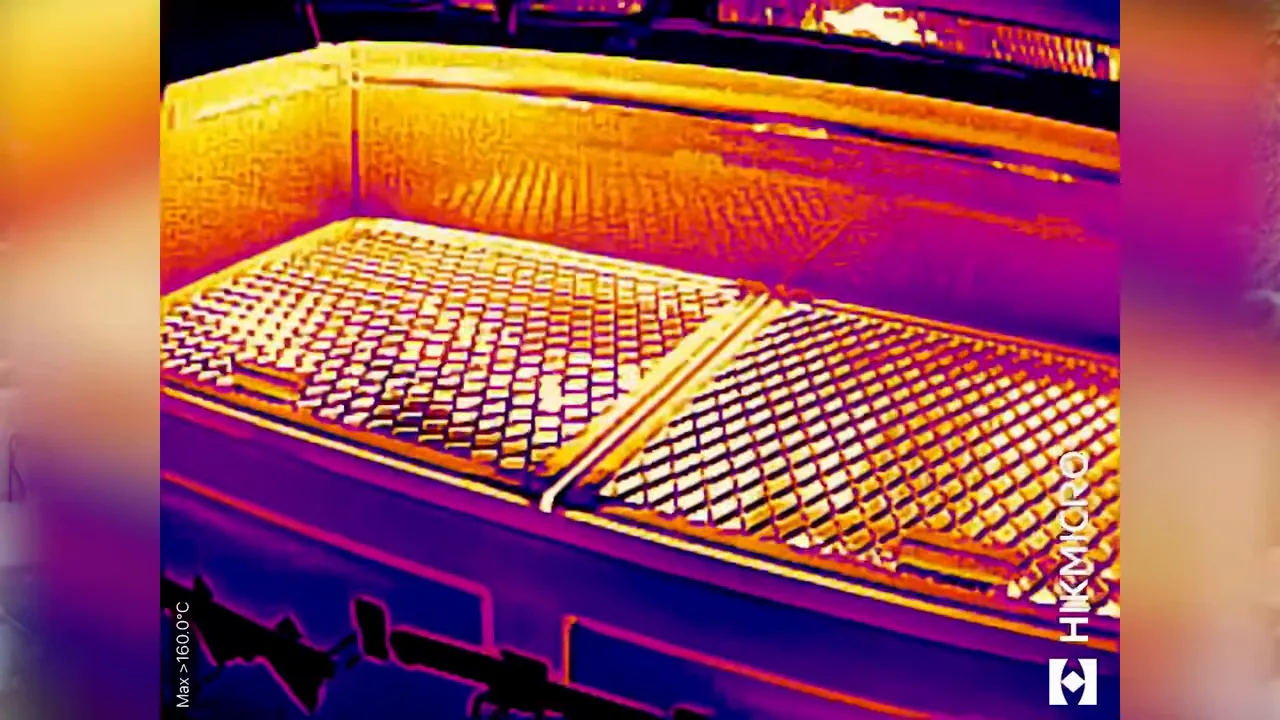 Infrared image of the open grill showing bright heat signatures across both lower cooking grates