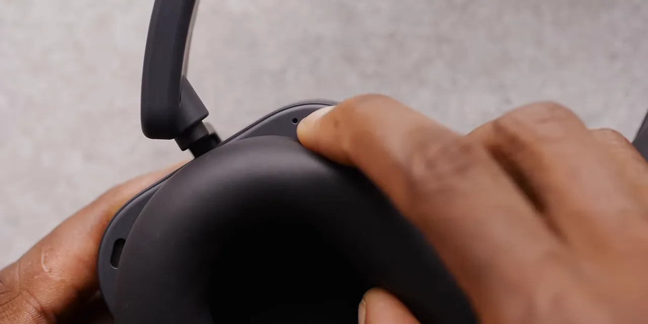 Close-up of the switch labeled Flat above the left headphone cushion