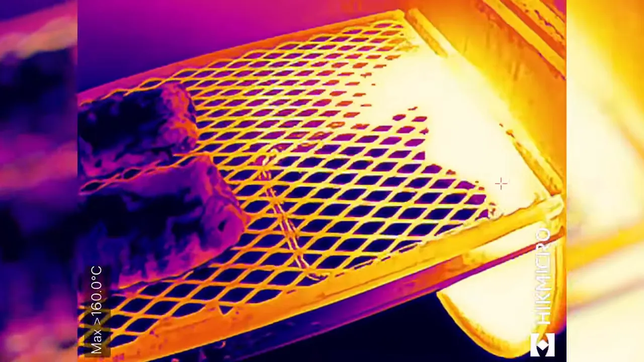 Thermal image showing ribs on the left side of the grate and a bright hot area at the firebox end