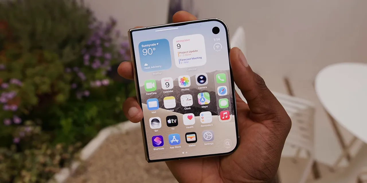Close-up of the iPhone Duo cover home screen with squared left corners and rounded right corners