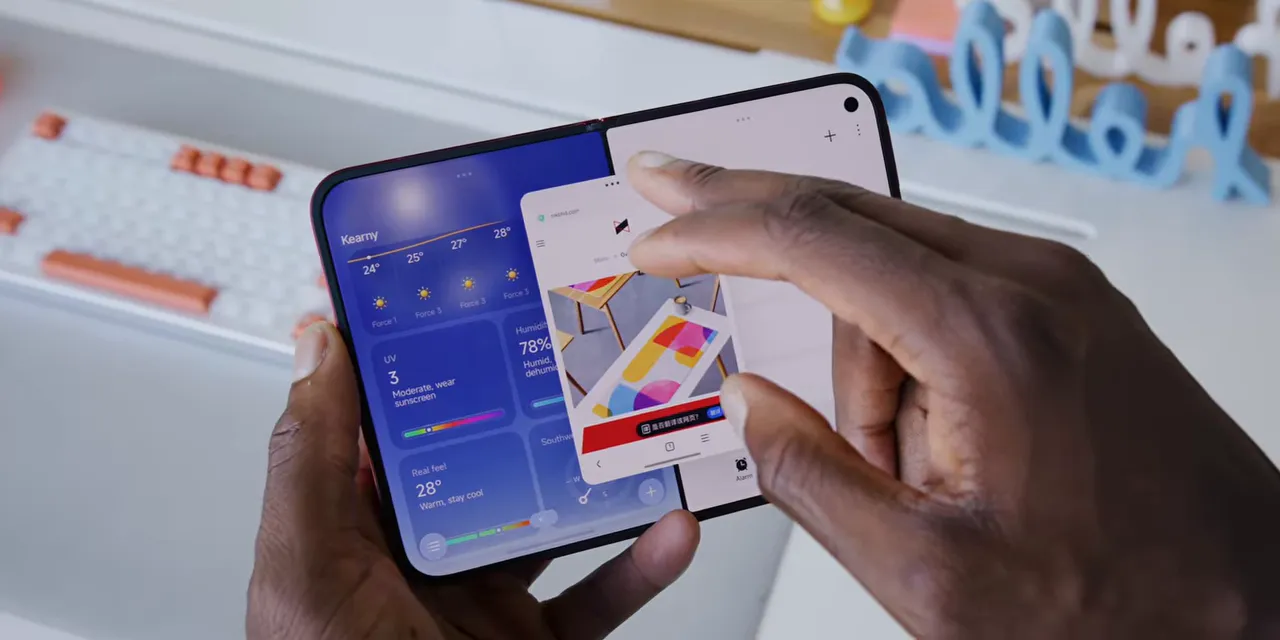 Xiaomi inner screen displaying side-by-side apps with a smaller floating window over them